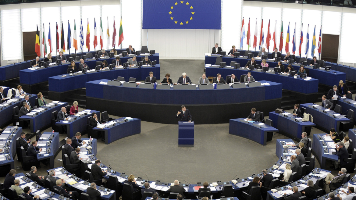 Ξεχωριστό Ευρωκοινοβούλιο για την Ευρωζώνη, προτείνει ο Σόιμπλε